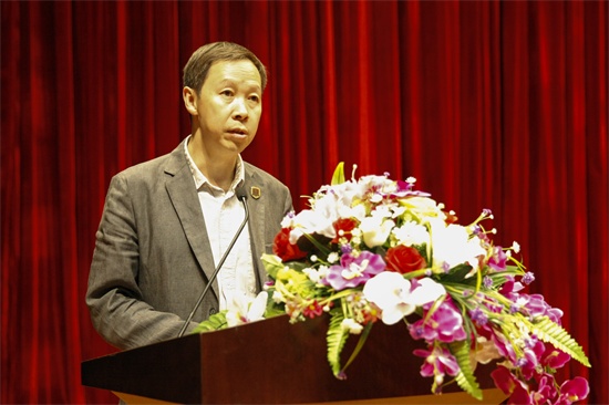 7新葡萄8883国际官网副校长罗江林宣读《新葡萄8883国际官网创新创业重点扶持项目的决定》.jpg