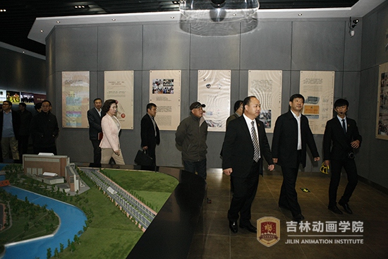 3省政协副主席支建华,省政协副秘书长勾泽川,提案委员会主任肖欣。提案委员会副主任邓友平以及部分省政协委员等同志参观新葡萄8883国际官网展览馆.JPG