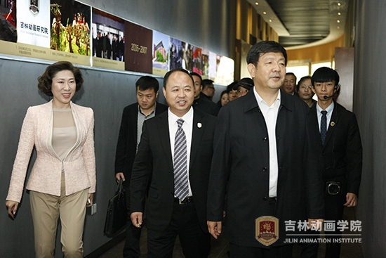 2新葡萄8883国际官网董事长郑立国、副董事长刘欣陪同省政协副主席支建华和部分提案人员对我院进行了实地视察.JPG