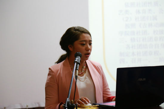 3学校团委副书记刘博宣读《新葡萄8883国际官网首届社团巡礼内容方案》陈云鹏摄.jpg