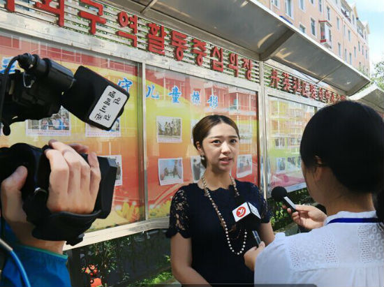 3延吉电视台记者对新葡萄官网团委副书记刘博进行采访.jpg