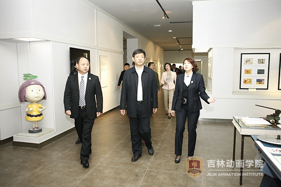 5省政协副主席支建华,省政协副秘书长勾泽川,提案委员会主任肖欣。提案委员会副主任邓友平以及部分省政协委员等同志参观新葡萄8883国际官网国际动漫游戏博物馆.JPG.JPG